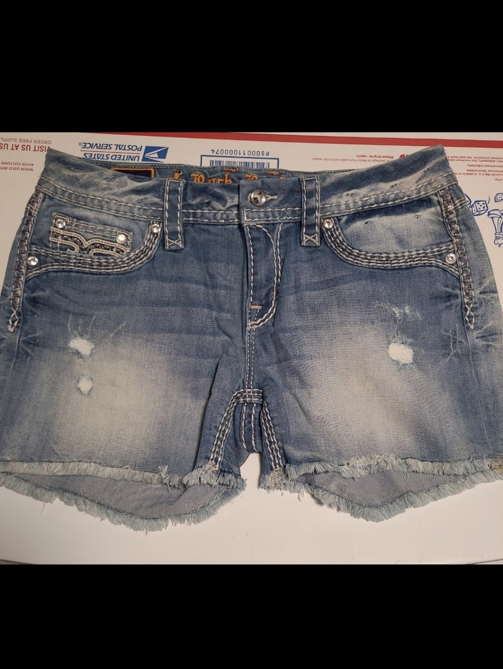 Rock Revival Distressed Blue Embroidered Denim Shorts Fluer 31 - Picture 3 of 4